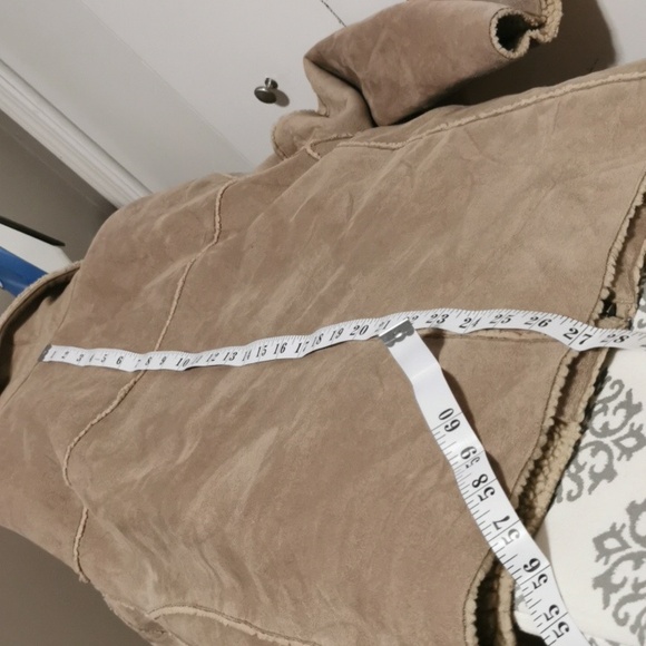 Kenneth Cole Beige Shearling Jacket - Picture 8 of 8